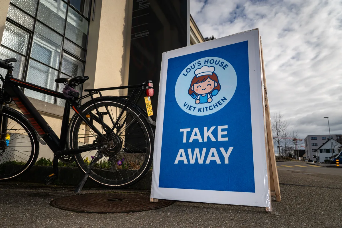Die Küche in den Räumlichkeiten der FCG hat die Köchin zufällig gefunden. Seit Anfang Jahr gibt es «Lou’s House Viet Kitchen» in Wetzikon, einen kleinen Take-away in der Küche der FCG, der an drei Tagen geöffnet ist.